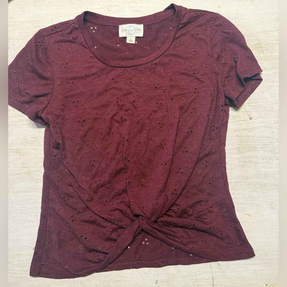 Chic Burgundy Eyelet Short Sleeve Top